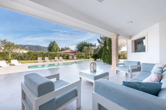 Villa with pool and holiday rental license for sale near Pollensa, North Mallorca — photo 1