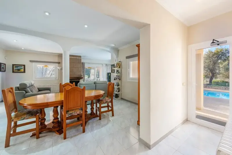 Charming detached villa for sale in a quiet residential area, conveniently located just 10 minutes — photo 8