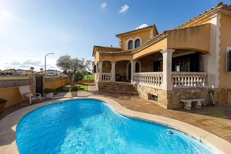 In the quiet area of Son Macià in Marratxí, this spectacular 170 m² detached house is for sale, all on one floor, very bright — photo 2