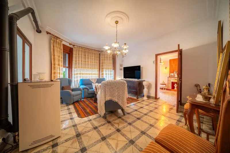We present this magnificent detached villa located in the coveted residential area of Los Molinos, one of the most valued areas of I — photo 5