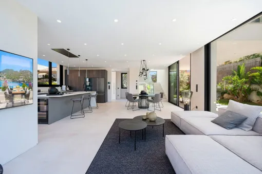 Port Adriano, luxury newly built villa with sea views and saltwater pool, in the Port Adriano marina — photo 6
