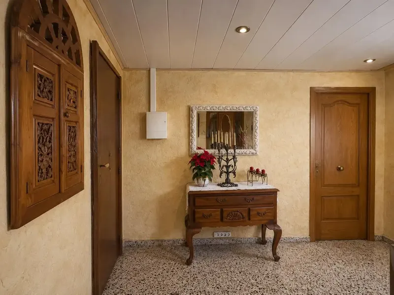 Apartment for sale in the Ponent area, Palma, an excellent opportunity for those seeking space, a large terrace and the possibility of pers — photo 3