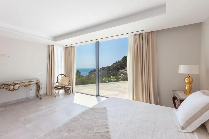 Cala Llamp: New, modern villa — photo 11