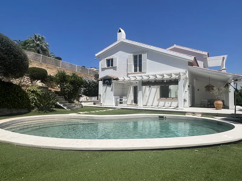 Spacious family villa with garden and pool in Nova Santa Ponsa — photo 2