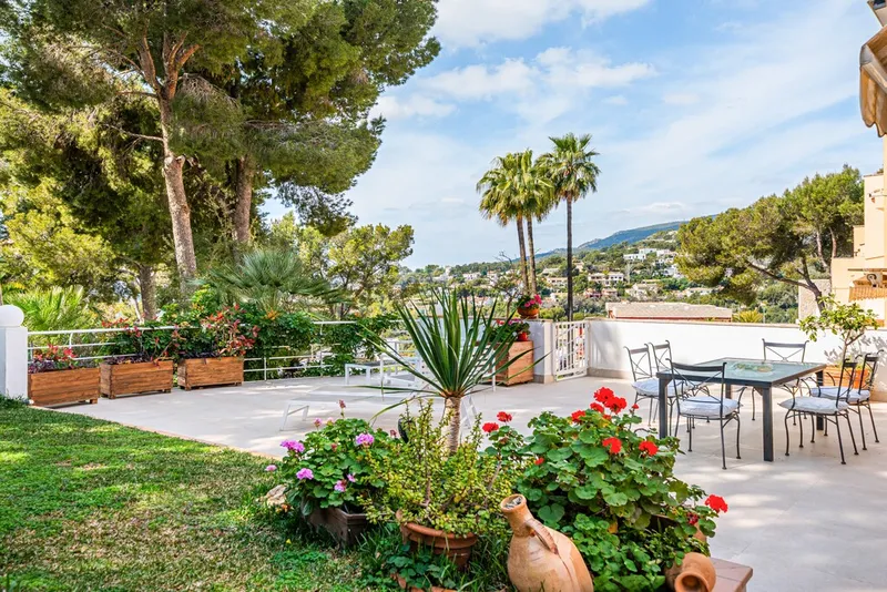 Portals Nous ideal family home for sale with roof terrace and garden — photo 2