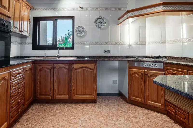 Ground floor: open-plan room with kitchen-diner and living room with fireplace, one bedroom, one bathroom and machine room with a... — photo 12