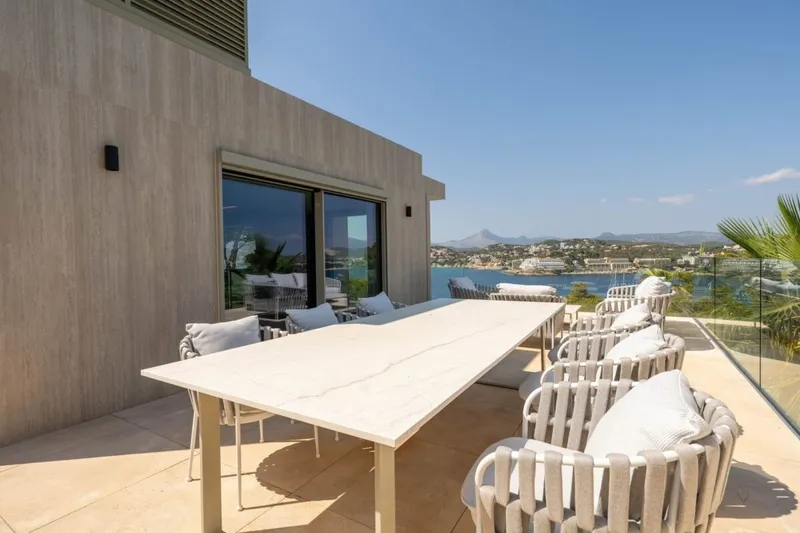 Contemporary sea-view villa with wellness spa and designer finishes in Santa Ponsa — photo 3
