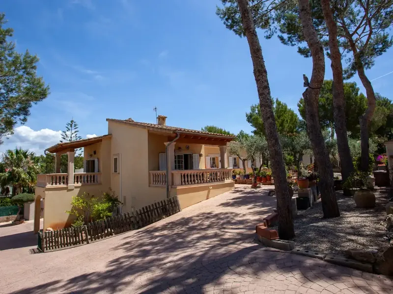 In one of the most coveted locations in Santa Ponsa, just a few minutes' walk from the beach, the marina and the golf course, you will find — photo 1