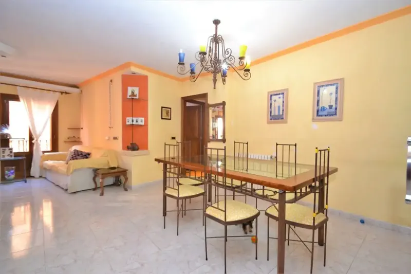Fantastic 135 m² apartment in the heart of Alcudia, located on a corner just 100 meters from Plaza de la Constitución and the old town — photo 1