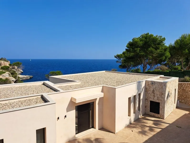 Modern and sunny newly built villa on the seafront in Cala Santanyi — photo 8
