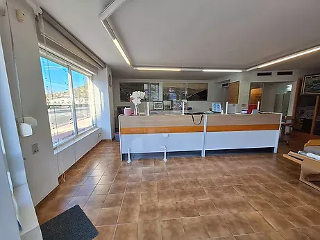 Commercial premises for rent in Port de la Selva on the seafront — photo 4