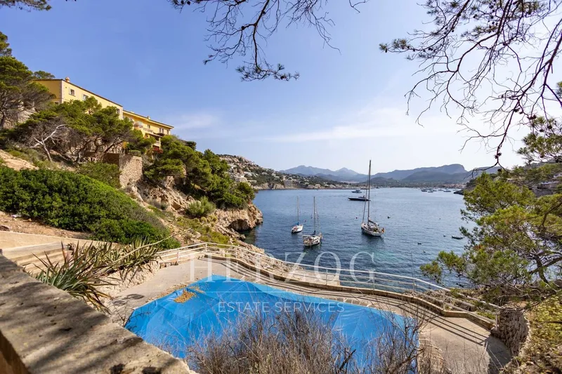 Villa for Renovation in Prime Seafront Location with Views – Exceptional Potential in Port Andratx — photo 2