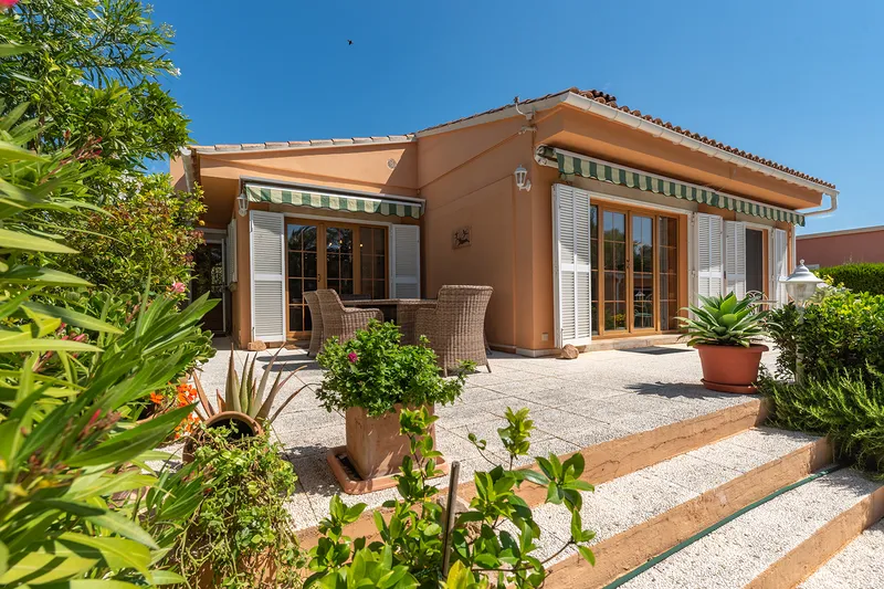 Mediterranean villa with pool, privacy and idyllic garden in a quiet location — photo 7