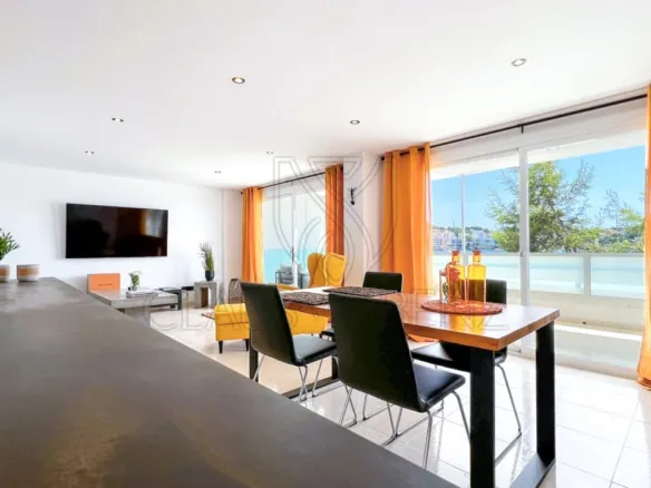 Exclusive in Santa Ponsa: Bright sea-view apartment directly at the bathing bay — photo 1