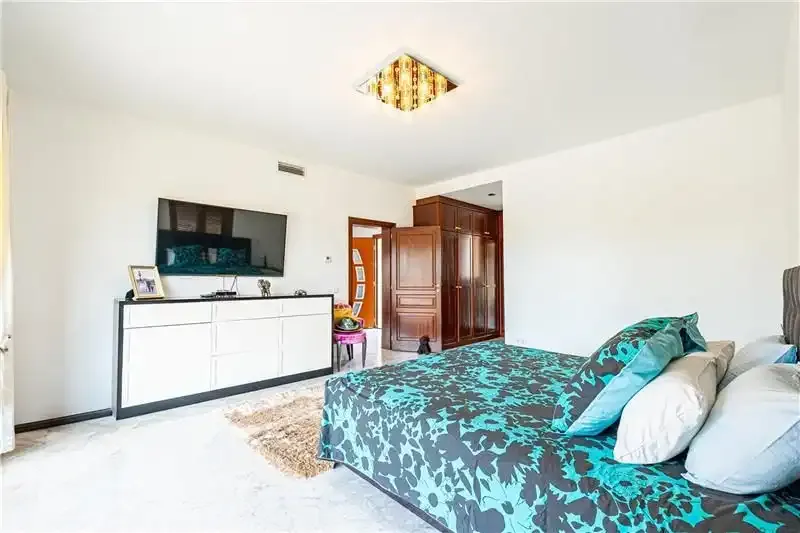 New chalet on plot of approx. 16,800 m2 with saltwater pool, 300 m2 built over two floors, large living-dining room — photo 12