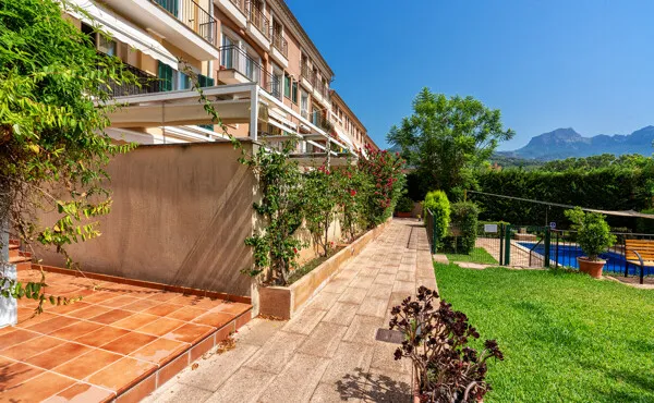 Duplex with Garden, Pool and Garage in the Centre — photo 1
