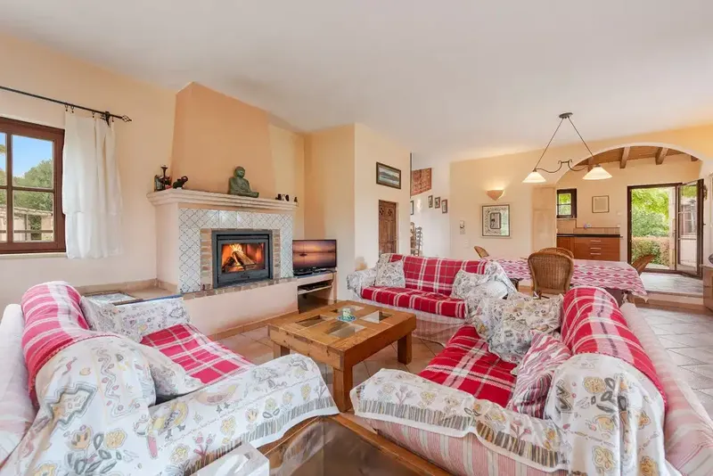 This attractive finca occupies a large plot of about 8,000m2 and is offered for sale in a quiet area of Moscari. It has a guest apartment — photo 5