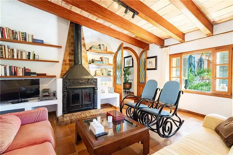 Rustic Mallorcan finca on a plot of 8,750 m², offering a charming 175 m² single-story home, plus a — photo 9