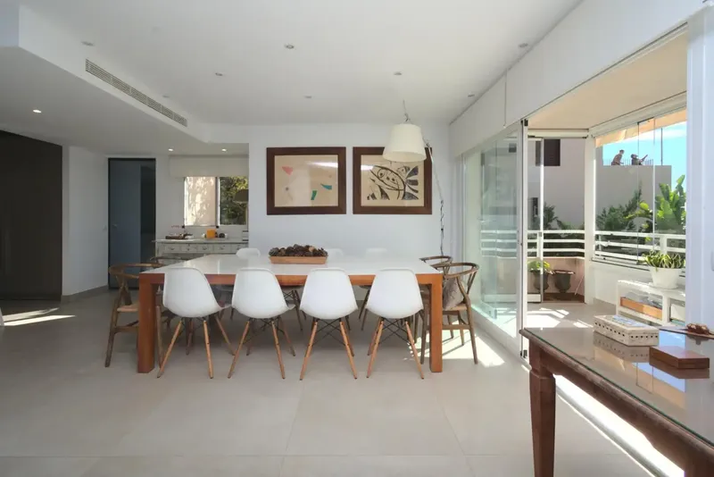Discover an architectural gem in Palma, a magnificent duplex located in the prestigious Bonanova neighborhood. With its impressive 247 m2 — photo 6