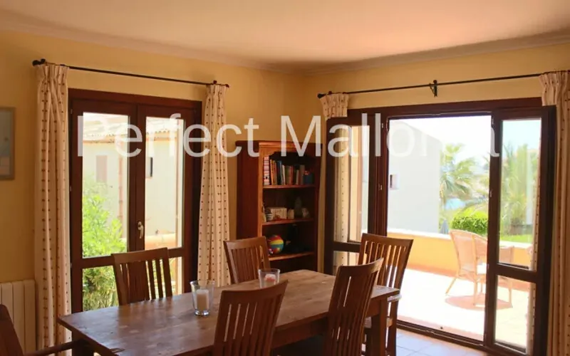 End townhouse overlooking the beach in a well maintained complex with pool in Cala Murada — photo 9