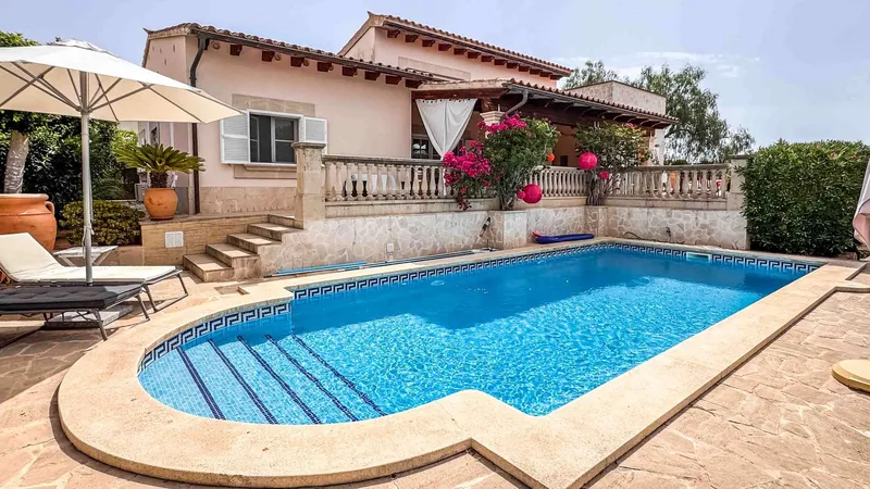 Exclusive feel-good house with pool, in a prime location close to town and beach — photo 7