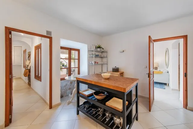 Charming town house with patio oasis for sale in Pollensa, north Mallorca — photo 9