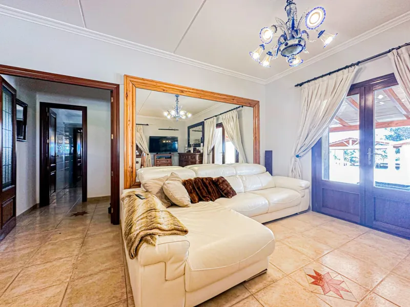Spectacular finca with large plot, pool and exclusive ... — photo 12