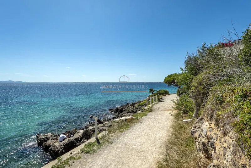 Sea front plot for sale in Alcanada, Mallorca — photo 9