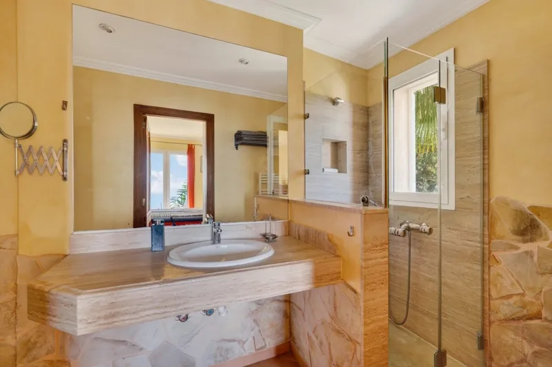 Elegant sea-view villa with pool and holiday license in Canyamel — photo 9