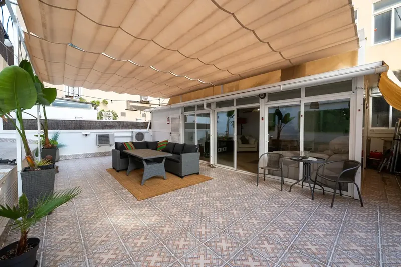 Planta baja con 90 m² de terraza y 3 dormitorios en La Soledat Nord — photo 1