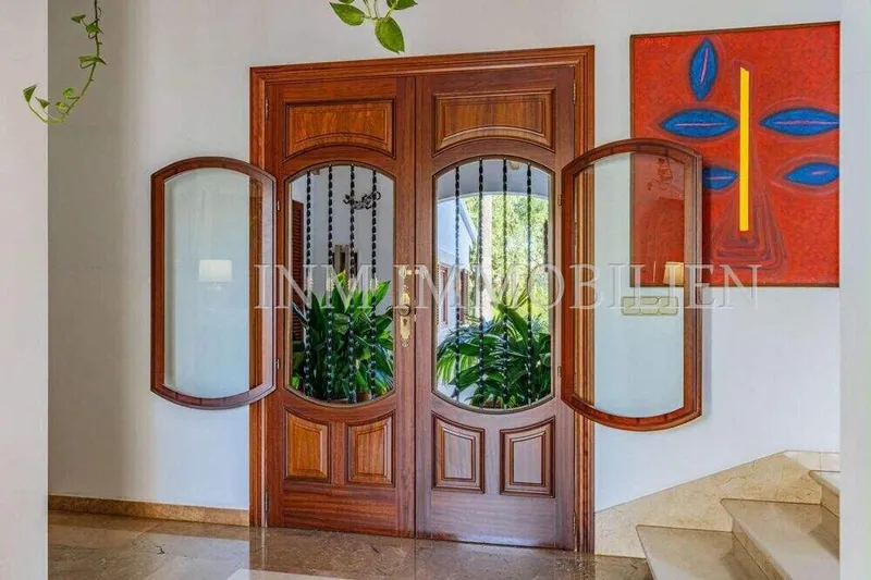 300m² detached house with 6 rooms, garden & pool for sale — photo 9