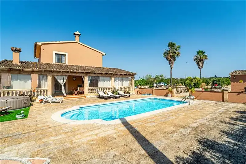Rustic finca with pool on plot of approx. 8,700 m2, approx. 311 m2, living room with fireplace, dining room, furnished kitchen with office, laundry room — photo 2