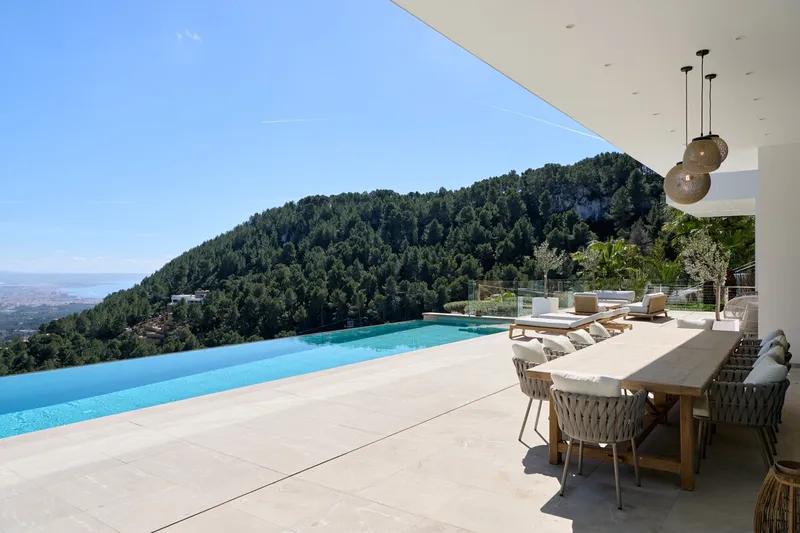 Exclusive: Modern villa with spectacular city and sea views! - Marcel Remus Real Estate — photo 5
