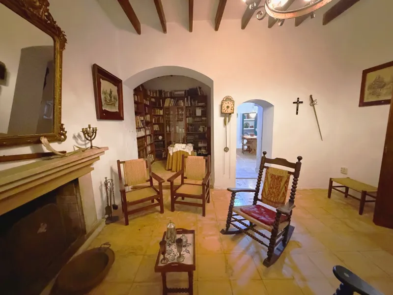 Majestic 17th-century manor house with garden in the center of Son Servera — photo 8