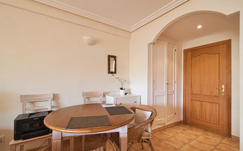 Garden apartment in a popular residential complex with a large pool, within walking distance of the ... — photo 9