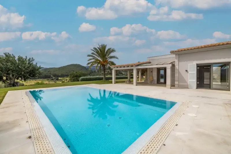 This impressive country villa is situated on a huge elevated plot and is offered for sale near the village of Es Capdellà, Calvià. — photo 5