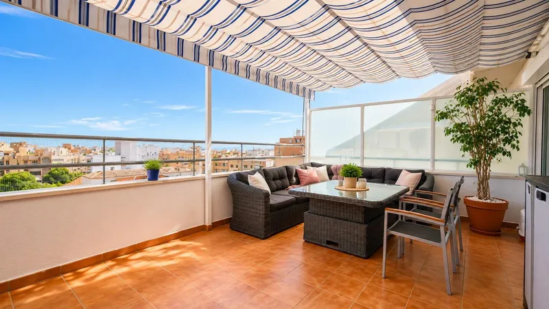 Penthouse with large terrace and private solarium in Palma — photo 12