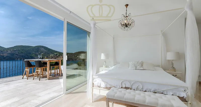 Beautiful sea view villa with pool in Camp de Mar - holiday rental — photo 10