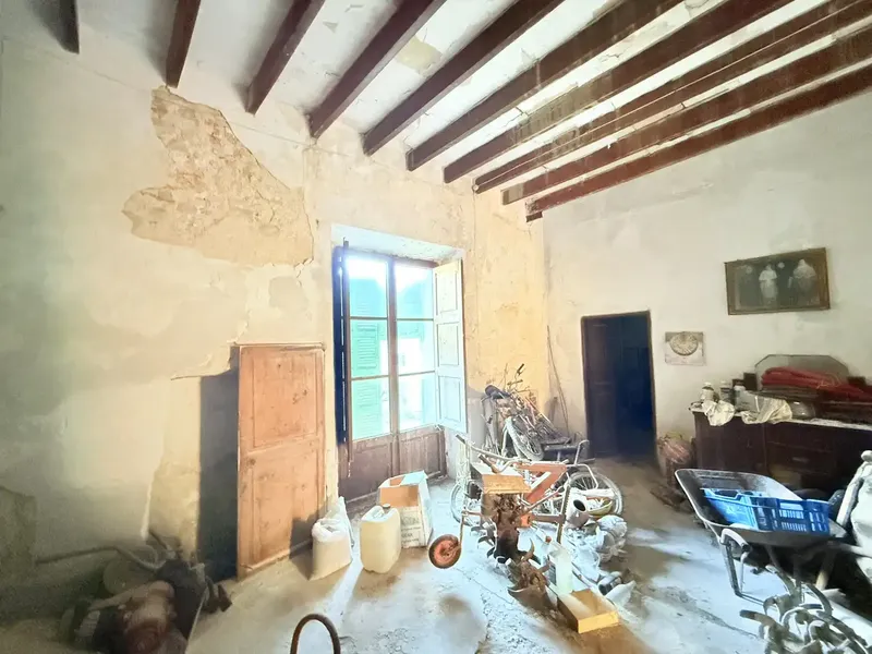 Discover the charm of this majestic manor house with endless possibilities! — photo 7