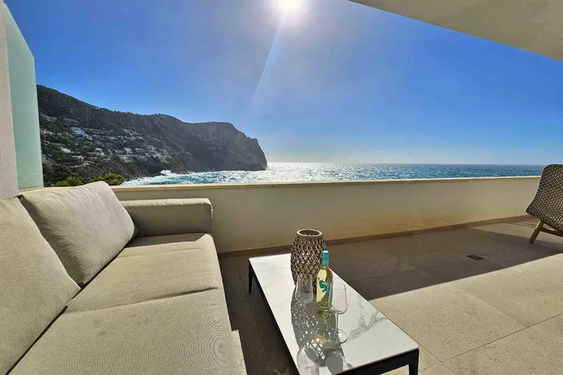 Stylish apartment with spectacular sea views — photo 10