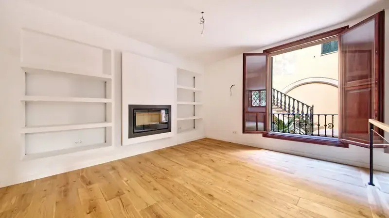 Located in the most valued area of the Old Town of Palma de Mallorca, near the wall and the famous Cathedral, this apartment — photo 11
