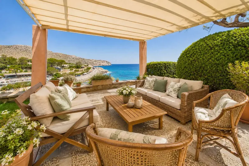 Exclusive investment opportunity in Cala Sant Vicenç: first line of sea with exceptional appreciation potential — photo 8