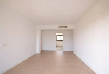 3-bedroom flat with pool — photo 4