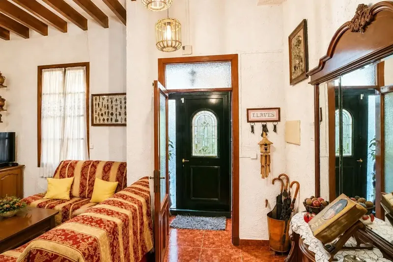 Mallorcan house with terrace in the center of Sa Pobla, 162 m² — photo 8