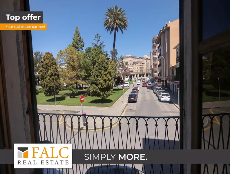 Charming townhouse in Palma de Mallorca with beautiful views of Plaza del Progreso and a privileged location — photo 1