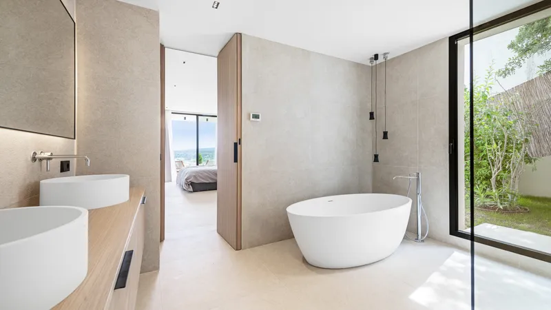 Modern villa for sale in Santa Ponsa with panoramic and sea views — photo 3