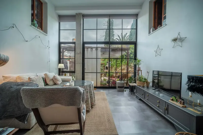 Exclusive Industrial-Style Ground Floor in the Heart of Sineu — photo 1