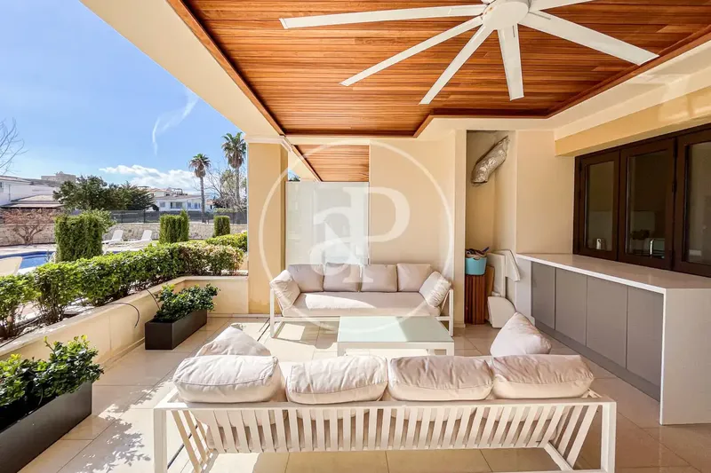 Piso con terraza en alquiler en Carrer de la Llimonera — photo 2