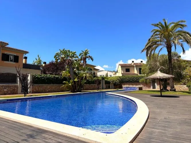 Townhouse in Palma de Mallorca, Sa Teulera area — photo 1