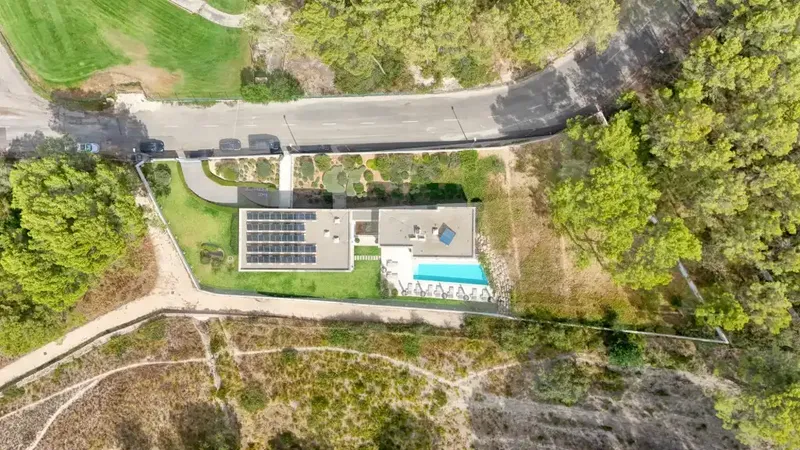 This contemporary villa is located in Son Vida, the most exclusive and prestigious residential enclave in Palma, and combines striking architecture — photo 2
